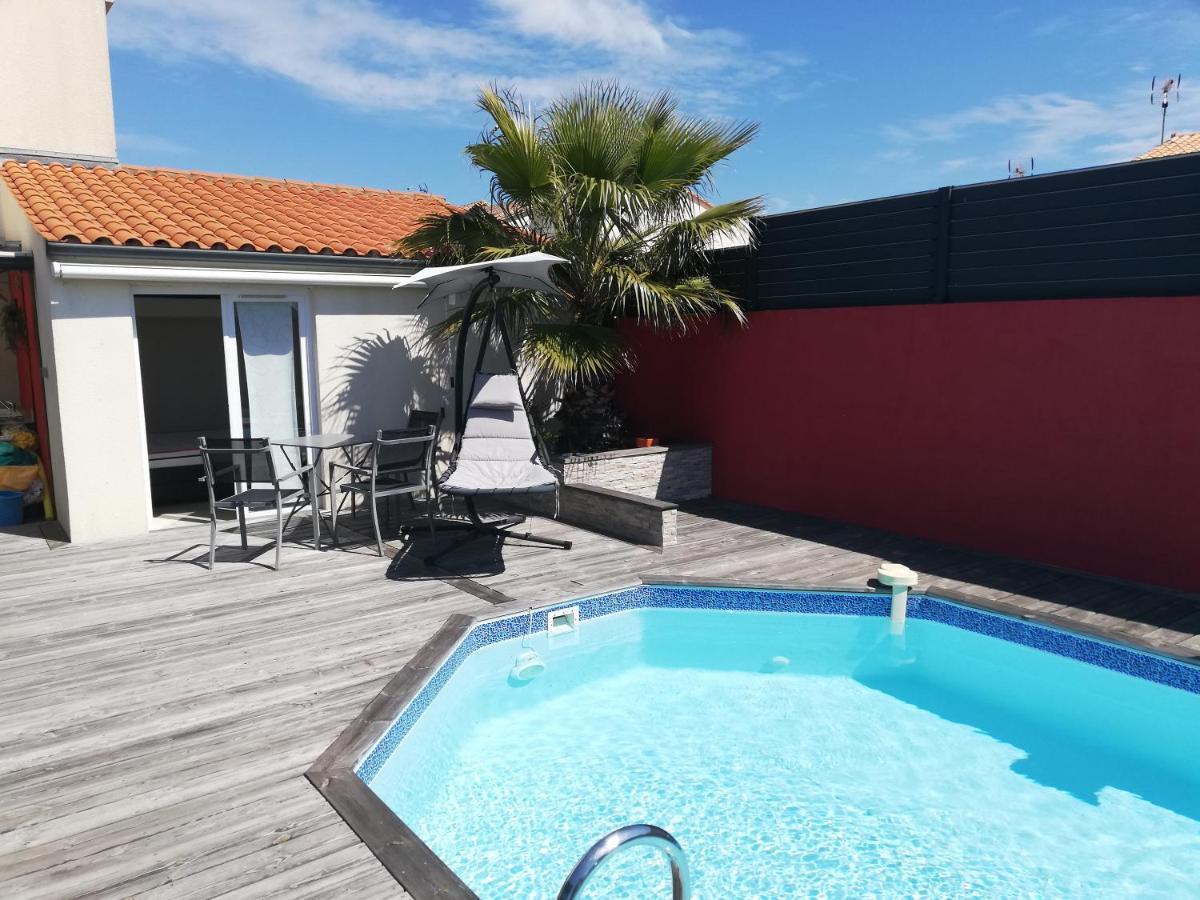 Independant Avec Piscine Et Cuisine Exterieures Alloggio in famiglia